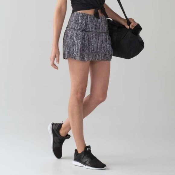 Lululemon Lost In Pace Skirt Air Time White Black Size 12 - Picture 1 of 8